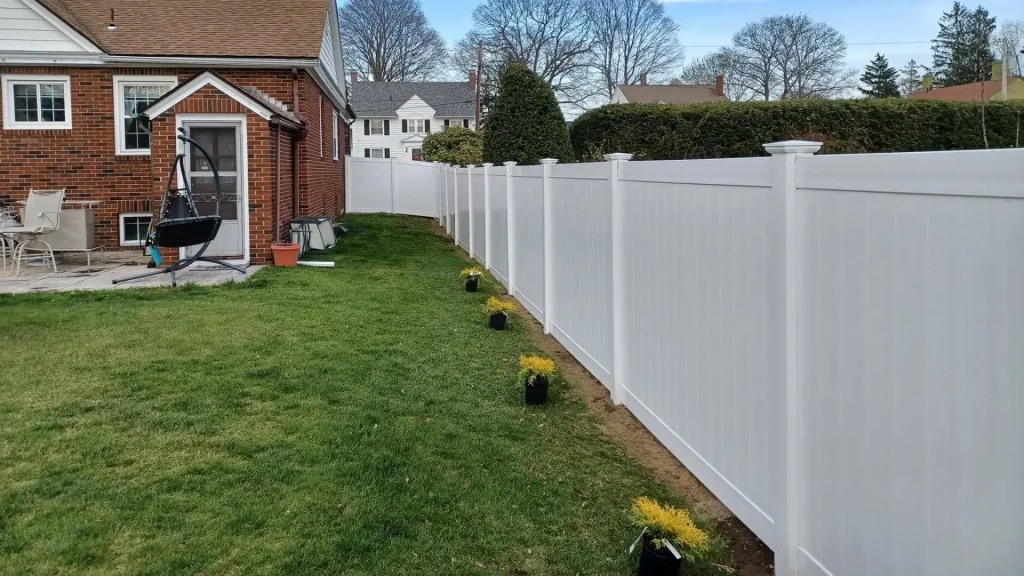 Vinyl fence residential project - NSF
